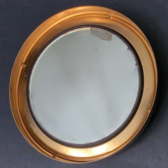 Vintage Brass Round Trinket Box/Pill Box with Faux Amethyst Jewel. - Picture 6 of 9